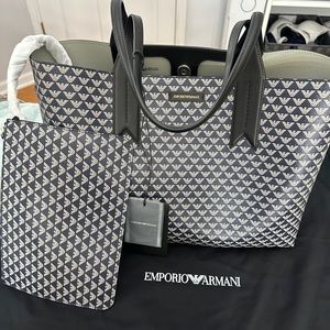Authentic EMPORIO ARMANI ladies shoulder tote bag. BRAND NEW.